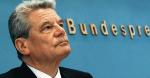  Kanclerz Angela Merkel ceni Joachima Gaucka jak mało kto, ale popularność pastora zagraża teraz jej karierze