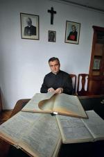 – Dane z ksiąg z kościoła św. Jana Chrzciciela są już w Internecie – mówi ks. Bogdan Bartołd 
