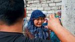W Uzbekistanie znalazło się już 80 tysięcy uchodźców. Na zdjęciu rozłączone małżeństwo po dwóch stronach zamkniętej granicy