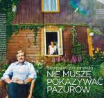 Bronisław Komorowski w sielskiej sesji na łamach „Gali”. Prezentuje się w ogrodzie, ale i w gumiakach na łodzi