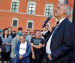Mocnym akcentem kampanii Janusza Korwin- -Mikkego była  wczorajsza konwencja  na placu Zamkowym  w Warszawie