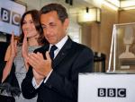 Nicolas Sarkozy (z żoną) dziękował Wielkiej Brytanii, że pozwoliła generałowi wygłosić przemówienie