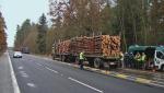 Jesienią inspektorzy transportu drogowego wspólnie z przedstawicielami przewoźników ważyli ciężarówki przewożące drewno / itd