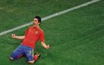 David Villa, urodzony  3 grudnia 1981.  Król strzelców  Euro 2008.  Kluby:  Sporting Gijon, Saragossa,  Valencia,  a od nowego sezonu  Barcelona