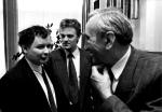  Jarosław Kaczyński na wiosnę 1992 r. był gotów poszukiwać porozumienia ponad podziałami stworzonymi przez wojnę na górze.  Na zdjęciu: z Donaldem Tuskiem i Tadeuszem Mazowieckim 4 kwietnia 1992 / fot: Zbigniew Szwejkowski