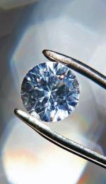 Oszlifowane diamenty – brylanty. Im kryształ ma mniej zanieczyszczeń, tym jest droższy