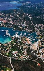 Aż 47 procent najemców luksusowych willi w Porto Cervo na Sardynii w zeznaniach podatkowych deklaruje brak jakiegokolwiek majątku i dochodów. Nierzadko są oni ubogimi emerytami
