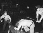 Starcia z policją w Nowym Jorku w pierwszą rocznicę  zamieszek pod pubem Stonewall 