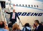 Prezes Boeinga Jim McNerney zaprezentował w Farnborough nowy największy samolot koncernu - dreamliner.  To konkurent dla produkowanego przez Airbusa superjumbo A380