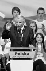 Wchodzimy w nową, ostrzejszą niż dotąd fazę agresji Jarosława Kaczyńskiego i PiS skierowaną przeciw państwu – pisze publicysta. Na zdjęciu wiec wyborczy w Białymstoku 1 lipca 2010 r.