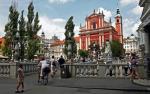 Przed barokowym kościołem Franciszkanów stoi pomnik romantycznego poety słoweńskiego France’a Prešerena z 1905 r. 