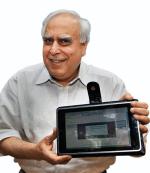Minister Kapil Sibal  z konkurentem iPada. Kosztuje 1/15 ceny gadżetu Apple’a. 