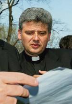 Ks. Konrad Krajewski pracuje w kurii watykańskiej  od 1998 r. Jest ceremoniarzem papieskim