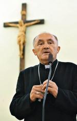 Episkopat i abp Kazimierz Nycz apelowali o zakończenie sporu