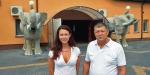 Zbigniew Kargiel (na zdjęciu z córką) na dom weselny przerobił hale po upadającej firmie 