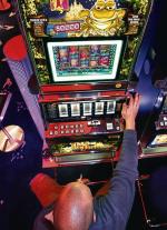 Czterech na pięciu nałogowych hazardzistów w Niemczech jest uzależnionych od jednorękich bandytów