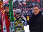 Aleksander Kwaśniewski jako prezydent zawsze chętnie bywał na zawodach sportowych.  Na zdjęciu  z Adamem Małyszem  i Svenem Hannawaldem podczas Pucharu Świata w skokach narciarskich  w Zakopanem w 2002 r.