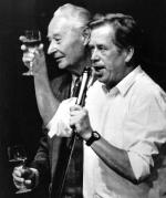 Vaclav Havel i Aleksander Dubczek, bohater Praskiej Wiosny z 1968 r.