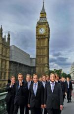  6 sierpnia przed brytyjskim parlamentem pojawiło się 40 klonów Davida Camerona  – w ten sposób działacze ekologiczni protestowali przeciw klonowaniu bydła rzeźnego