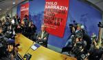 Thilo Sarrazin podczas konferencji prasowej po wydaniu książki „Niemcy likwidują się same”