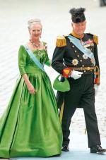 Książę Henryk (na zdjęciu z żoną, królową Małgorzatą) jest krytykowany za swoje zamiłowanie  do przepychu