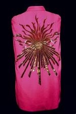 Phoebus, złote słońce, haft na plecach sukni z wściekle różowej tafty 