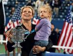 Kim Clijsters (na zdjęciu z córką Jade) wygrała finał z Wierą Zwonariową w niespełna godzinę
