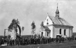 Uroczystości przy kaplicy wzniesionej na mogile poległych w walkach 1920 r.