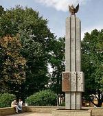 Pomnik Wdzięczności Bojownikom o PRL  na łańcuckim rynku stanął 6 listopada 1969 r. Niedawno na jego szczycie umieszczono orła w koronie 