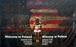 Baner zawiera napis w języku polskim i angielskim: „Witamy w Polsce, gdzie CIA torturuje ludzi” 