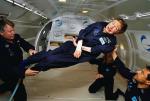 Zero Gravity Corporation organizuje loty paraboliczne, podczas których pasażerowie doświadczają stanu nieważkości. Klientem tej firmy był m.in. sparaliżowany brytyjski astrofizyk i matematyk Stephen Hawking