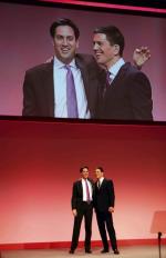 Ed (z lewej) i David Milibandowie 