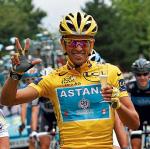 W lipcu Contador cieszył się  z trzeciego zwycięstwa  w Tour  de France.  Od miesiąca martwi się,  czy go  nie utraci