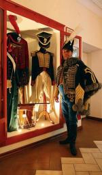Tomasz Klauza, entuzjasta epoki napoleońskiej, prowadzi prywatne Muzeum Wojen Napoleońskich w Witaszycach