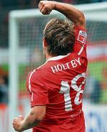 Lewis Holtby,  kapitan niemieckiej młodzieżówki, kuszony też przez kadrę Anglii, asystował przy trzech  z czterech goli strzelonych przez FSV Mainz w meczu  z Hoffenheim