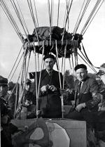 Franciszek Hynek  i Władysław Pomaski podczas międzynarodowych zawodów  balonowych o puchar Gordona-Benneta w Warszawie (1935)