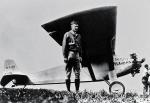 Charles Lindbergh po samotnym przelocie nad Atlantykiem (1927)