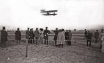 Pokaz lotniczy obu braci Wright w 1909 r. W tym czasie mieli już licznych konkurentów, zwłaszcza we Francji