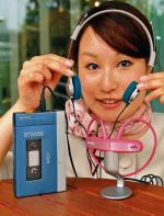 Kasetowy walkman odchodzi do lamusa. Firma Sony – która zastrzegła nazwę walkman – zapowiada, że na razie wygaszanie sprzedaży przenośnych odtwarzaczy kaset dotyczy rynku japońskiego. Od roku 1979  na świecie sprzedano ich w sumie ok. 220 mln