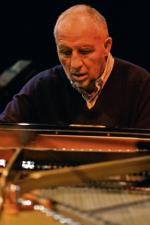 Jacques Loussier to francuski pianista, aranżer i kompozytor