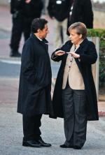 Nicolas Sarkozy i Angela Merkel oczekują na prezydenta Rosji Dmitrija Miedwiediewa w Deauville,  18 października