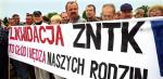 Burmistrz Łap na Podlasiu nie wszedł  do drugiej tury  wyborów.  W 2009 r.  w mieście  zlikwidowano Zakłady  Naprawcze  Taboru  Kolejowego.  Na zdjęciu  protest  pracowników