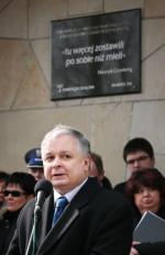 Prezydent Lech Kaczyński podczas uroczystości na Dworcu Gdańskim