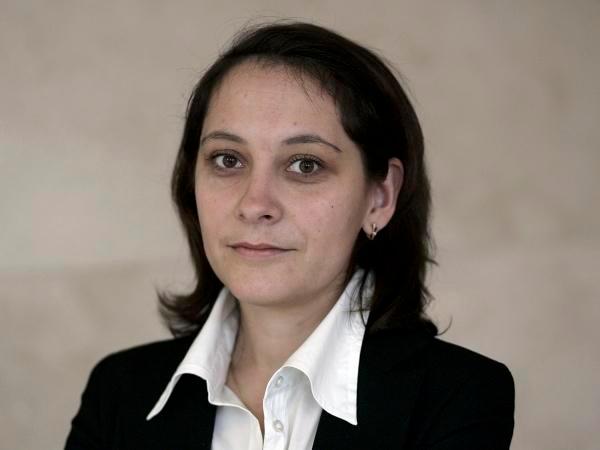 <b>Ewa Czarnecka</b>, konsultantka z sekcji informacji Zespołu Informacji i <b>...</b> - 111386,122925,16