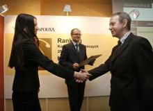 Nagrodę w kategorii prawo spółek i prawo handlowe dla rekomendowanego prawnika otrzymał prof. Stanisław Sołtysiński (z prawej)Bigger