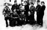Aba Kowner z Wilna  pierwszy zaapelował o tworzenie zbrojnego oporu żydowskiego przeciw hitlerowcom. Oto jego oddział. Kowner stoi czwarty od prawej