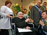 Podczas uroczystości sadzenia drzewka w instytucie Yad Vashem w Jerozolimie w 1983 r.