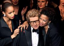 Yves Saint-Laurent i jego modelkiBigger