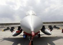 Polski F-16 w bazie w KrzesinachBigger