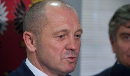 Ludowcy mocno prężą muskuły. Tusk schodzi do narożnika